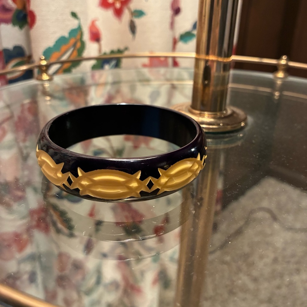 Diane Von Furstenberg carved bangle